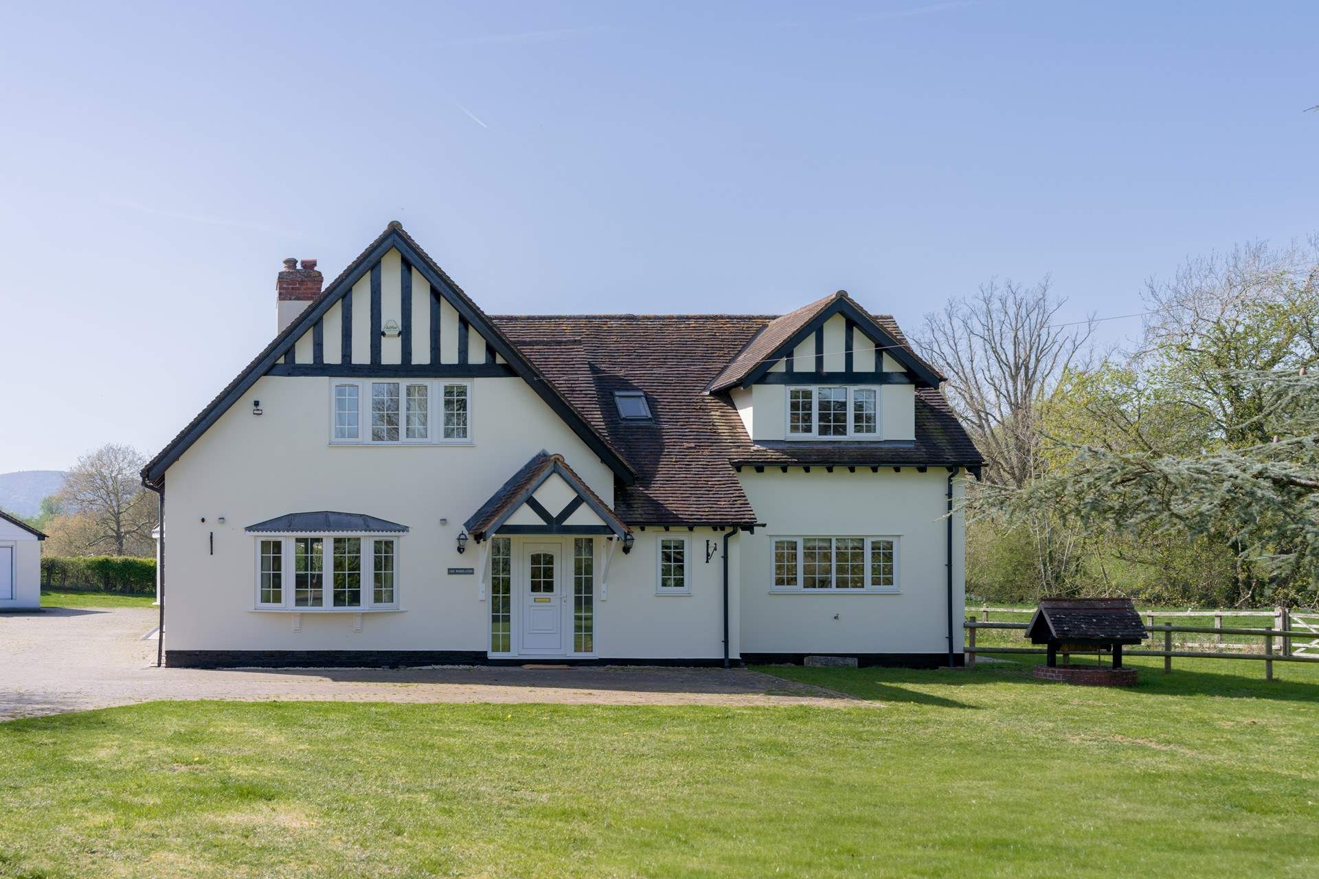 The woodlands is a fantastic detached property surrounded by it's own grounds.