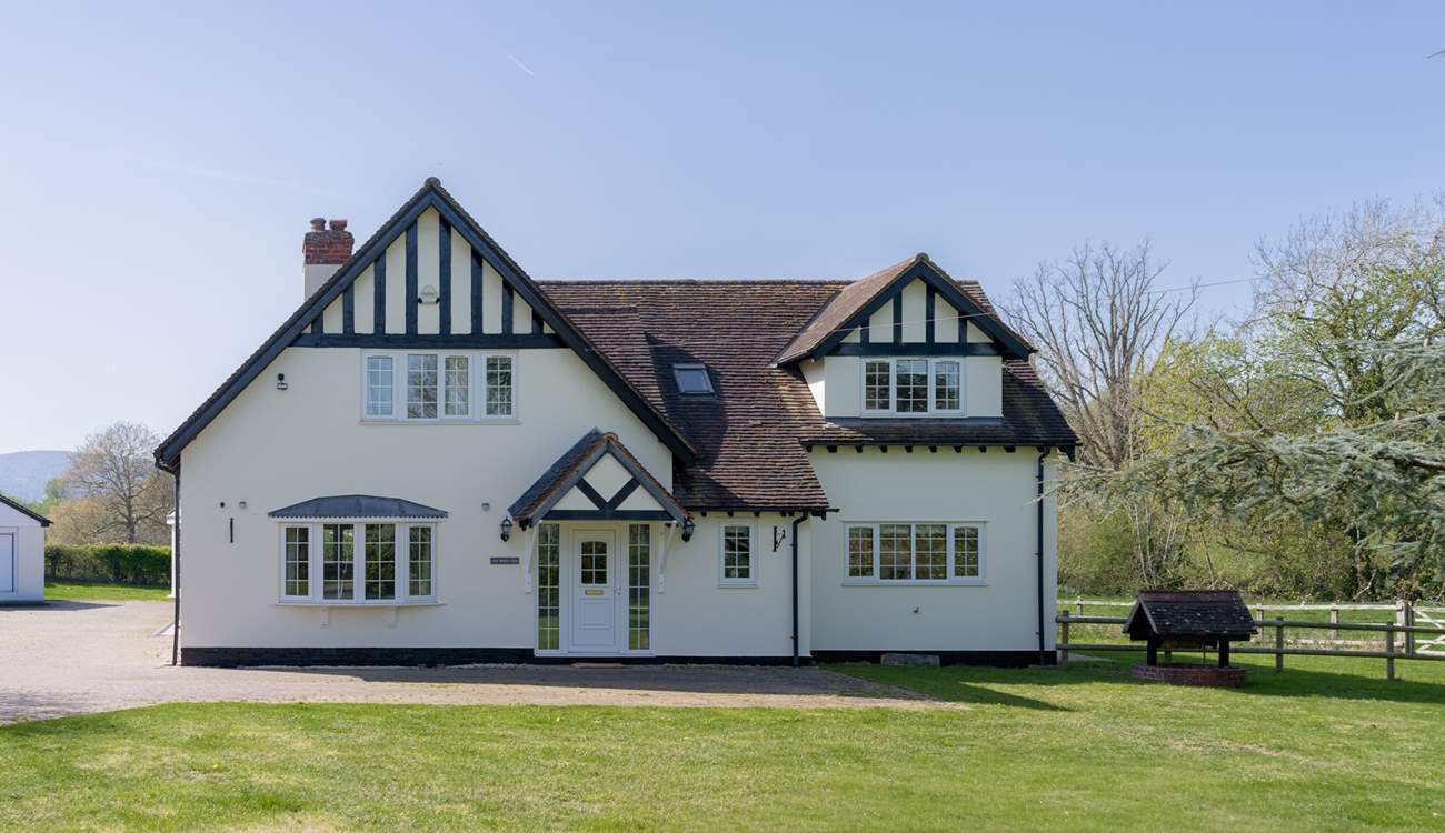 The woodlands is a fantastic detached property surrounded by it's own grounds.