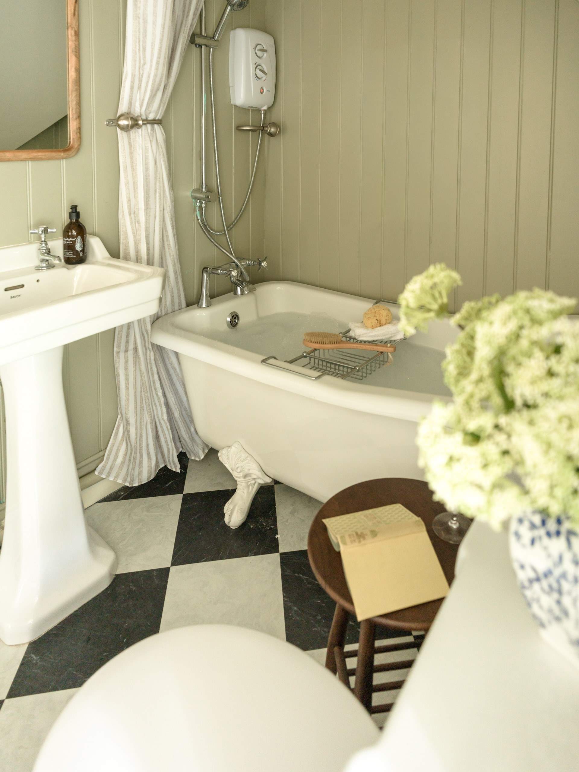 There's always time for a long soak on holiday.