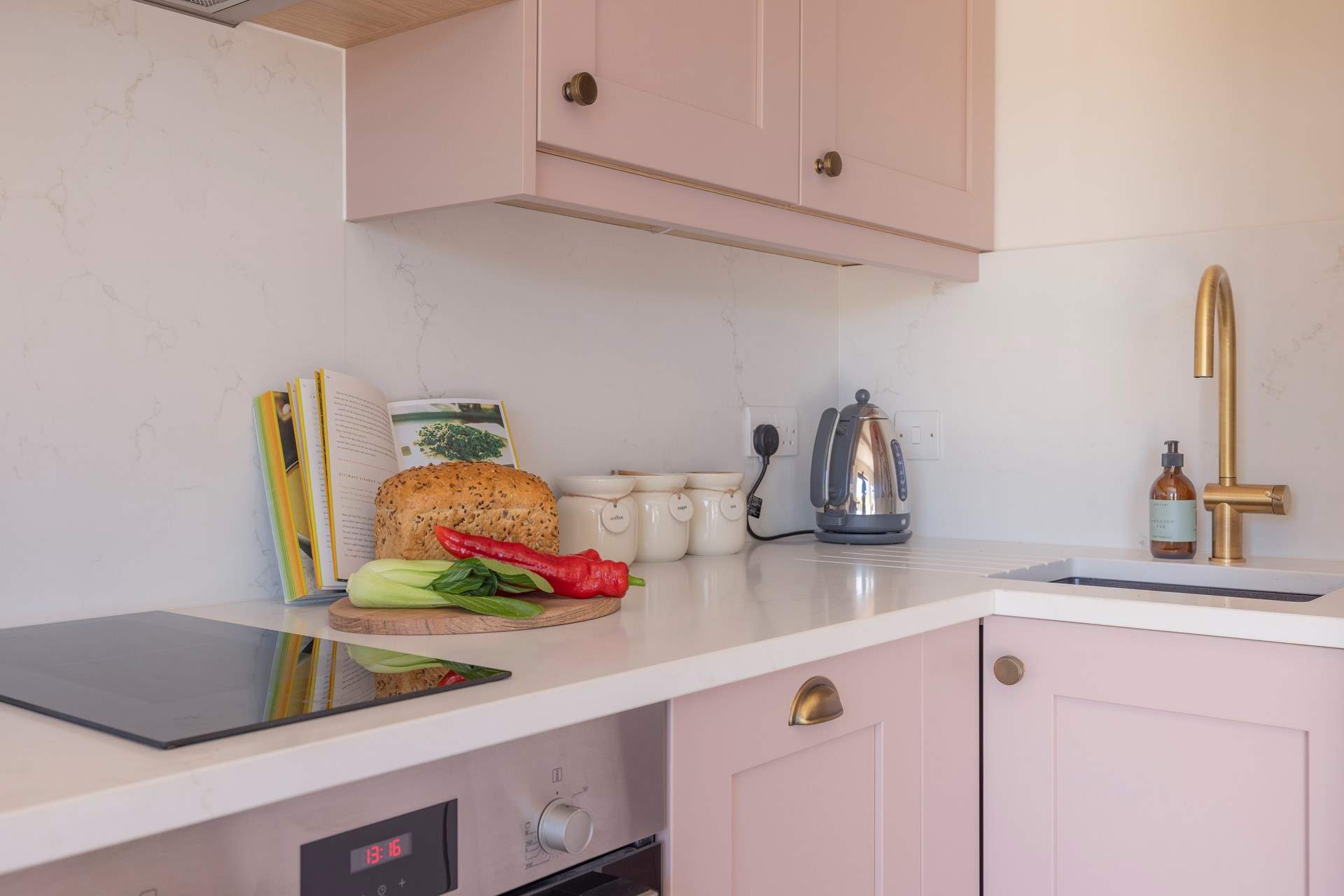 Time to get creative in this beautiful kitchen.