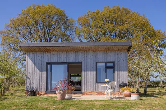Bramley Lodge is a 1 bedroom self catering cottage near Heathfield.