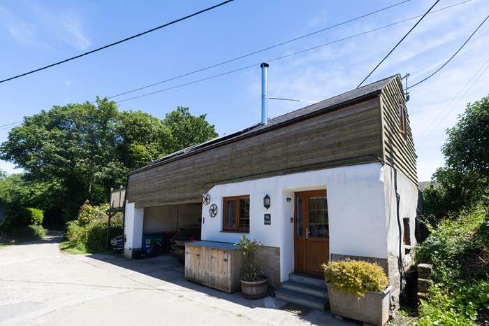 The Nook is a 1 bedroom, dog friendly cottage near Mawgan Porth, North Cornwall.