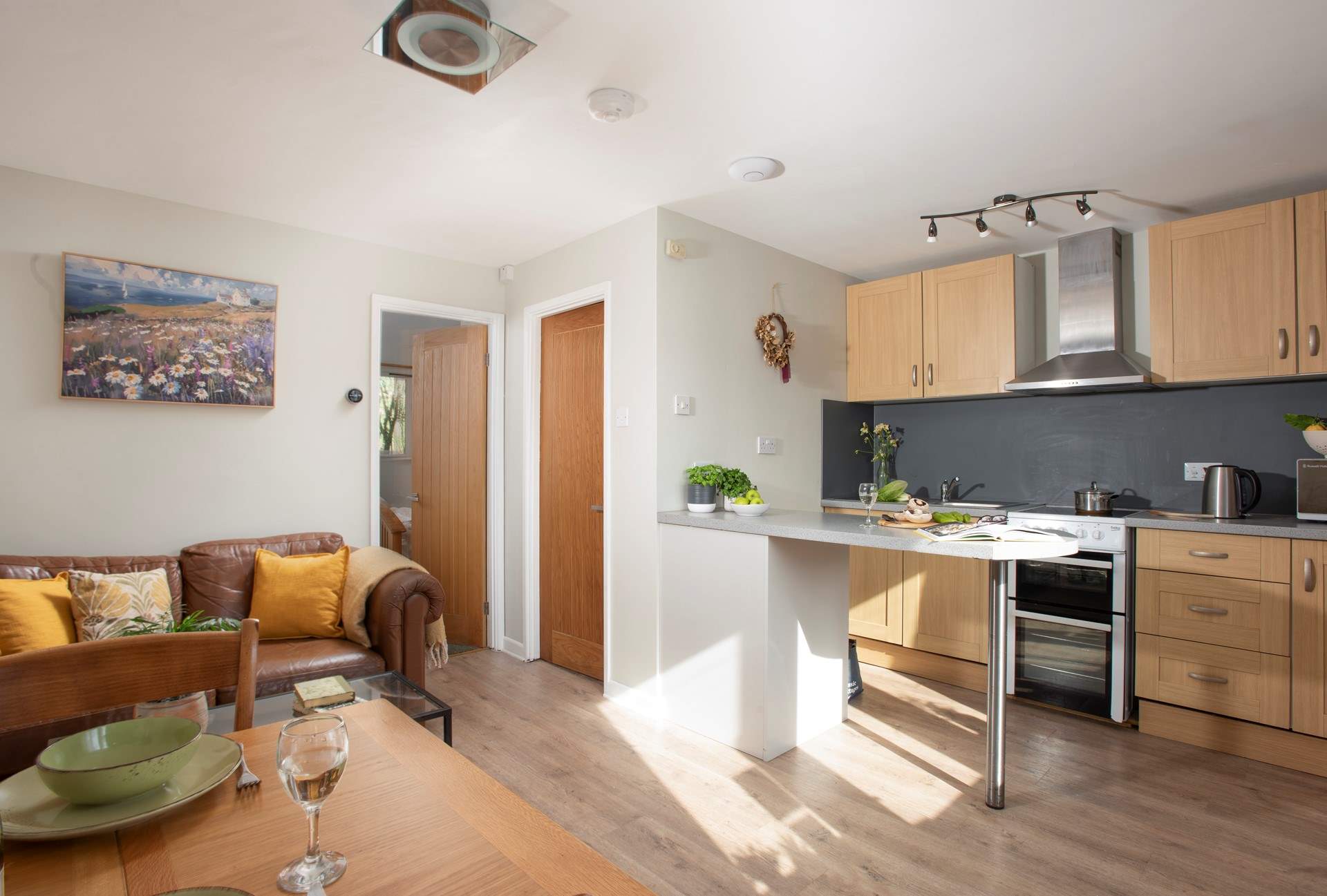 This charming bijou cottage is perfect for couples and solo travellers.