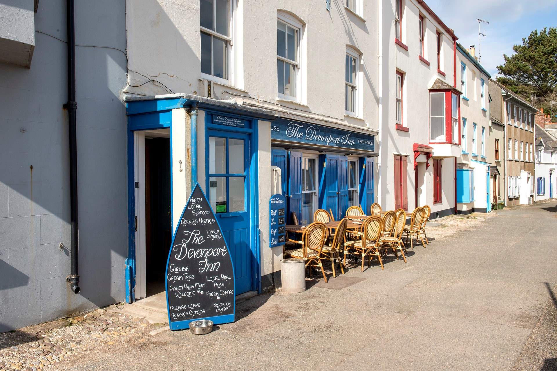 The two villages offer a choice of places to eat and drink.