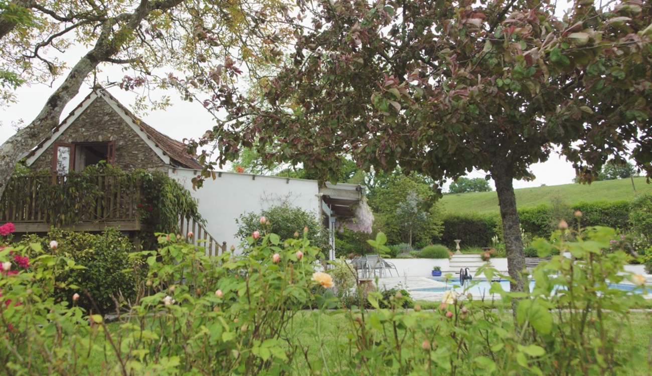 Shillings Cottage offers so much space and grandeur for two lucky guests.