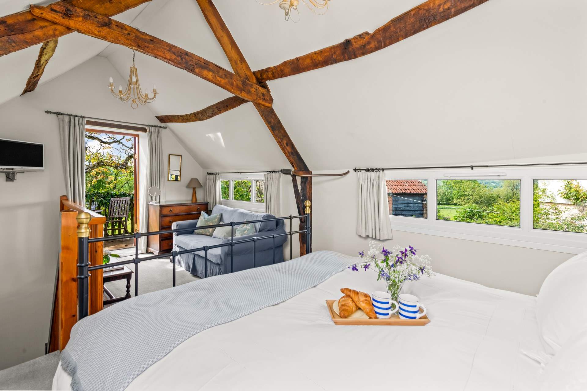 The great outdoors awaits from the moment you wake up.