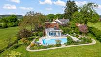 Shillings Cottage offers so much space and grandeur for two lucky guests. Please note, the summer house, seen to the front of the cottage, is not available to guests.