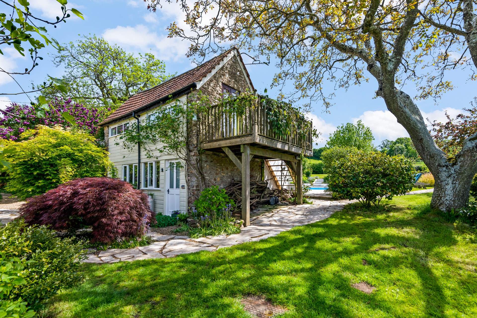 Shillings Cottage is nestled in a picturesque spot.