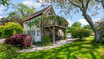 Shillings Cottage is nestled in a picturesque spot.