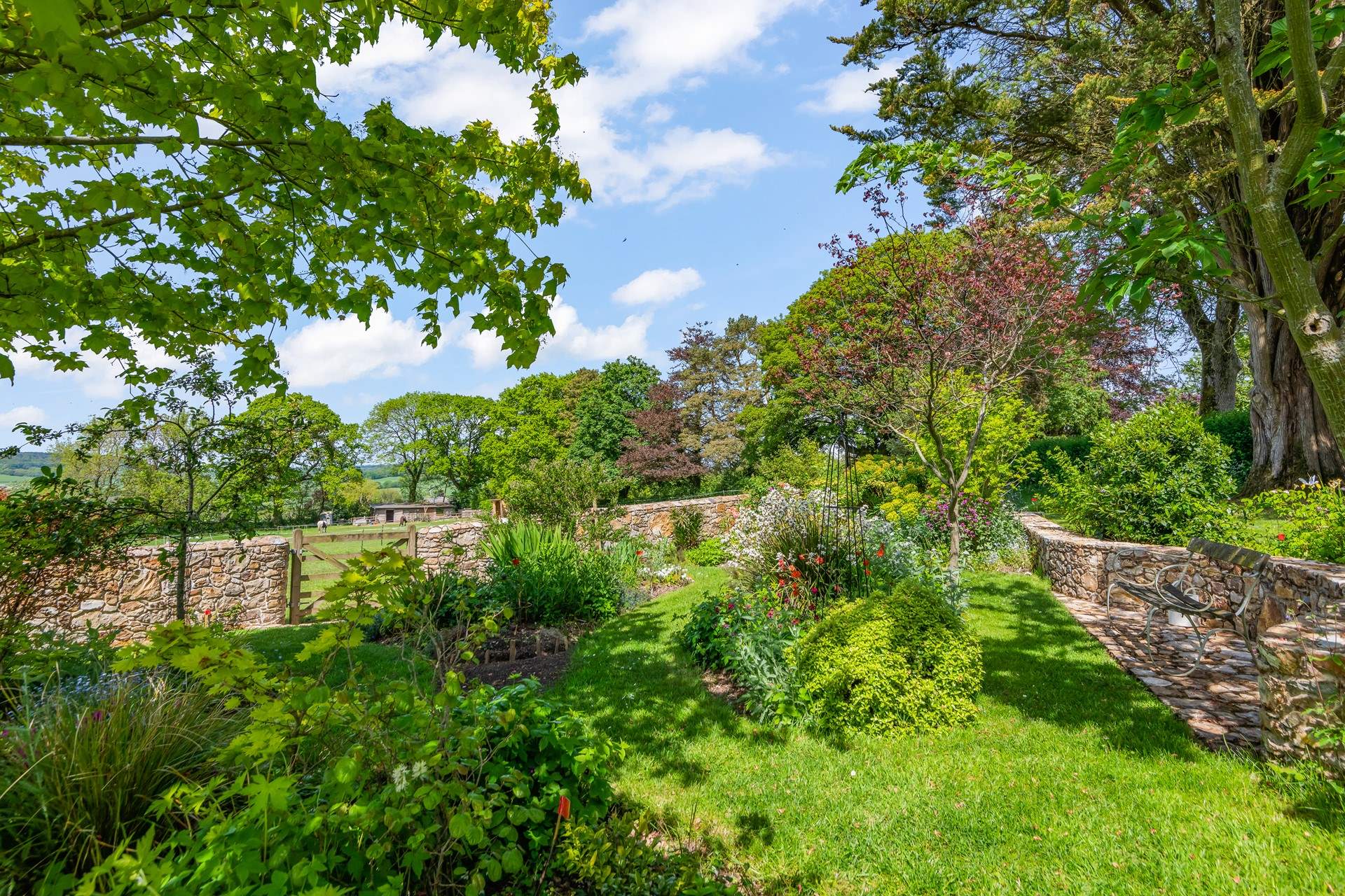 The grounds which Shillings Cottage enjoy are picture perfect.