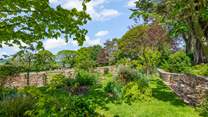 The grounds which Shillings Cottage enjoy are picture perfect.