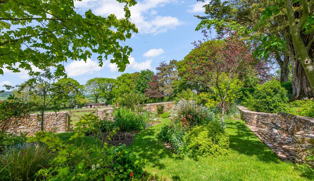 The grounds which Shillings Cottage enjoy are picture perfect.