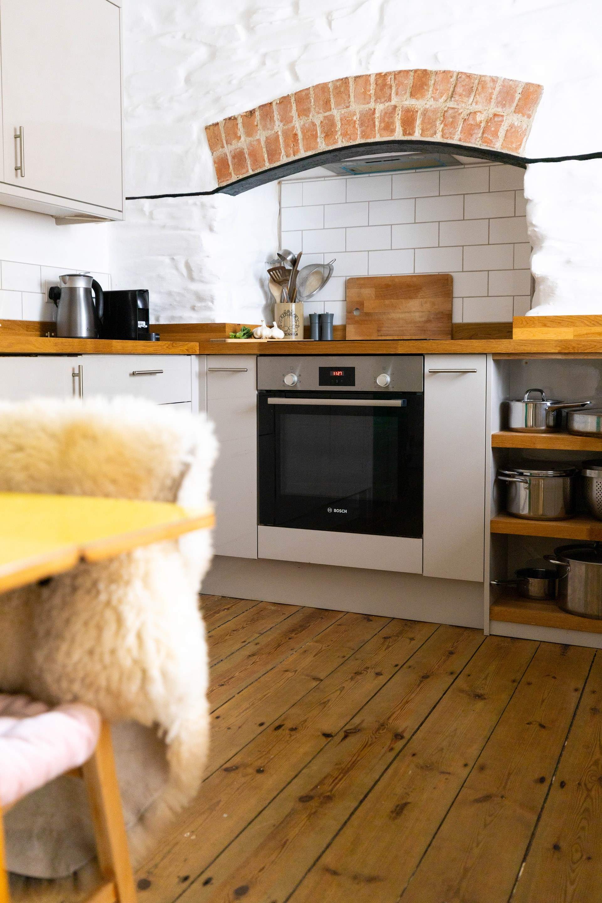 What a great space to cook. 