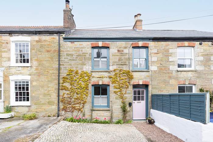 Cuckoo Cottage is a 2 bedroom, dog friendly cottage near the beach in St Agnes, Cornwall.