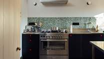 All you need and more in the well-equipped kitchen. 