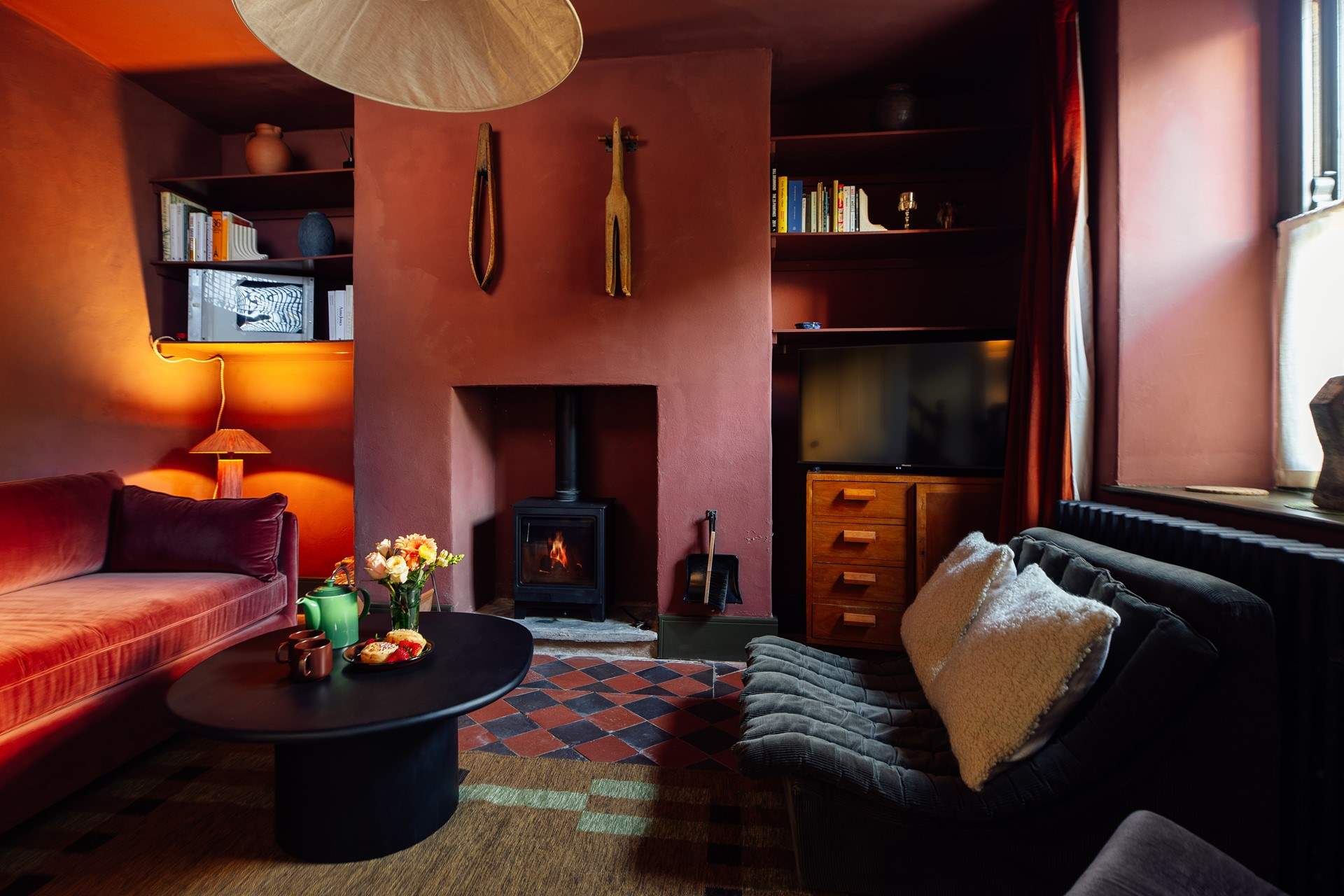 Spend leisurely evenings in the warm glow of the cosy wood-burner. 