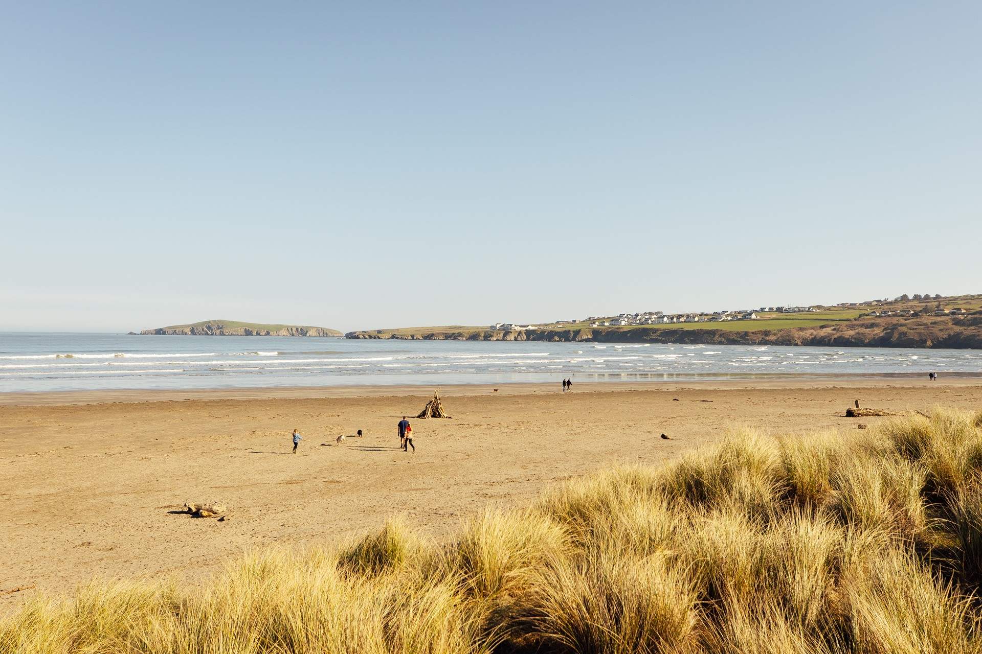 Endless golden sands at Blue Flag Poppit Sands, popular with families, windsurfers, swimmers and walkers, being the start of the world renowned Pembrokeshire Coast Path. It's known for its wildlife and star gazing, as a Dark Sky Discovery Site. 