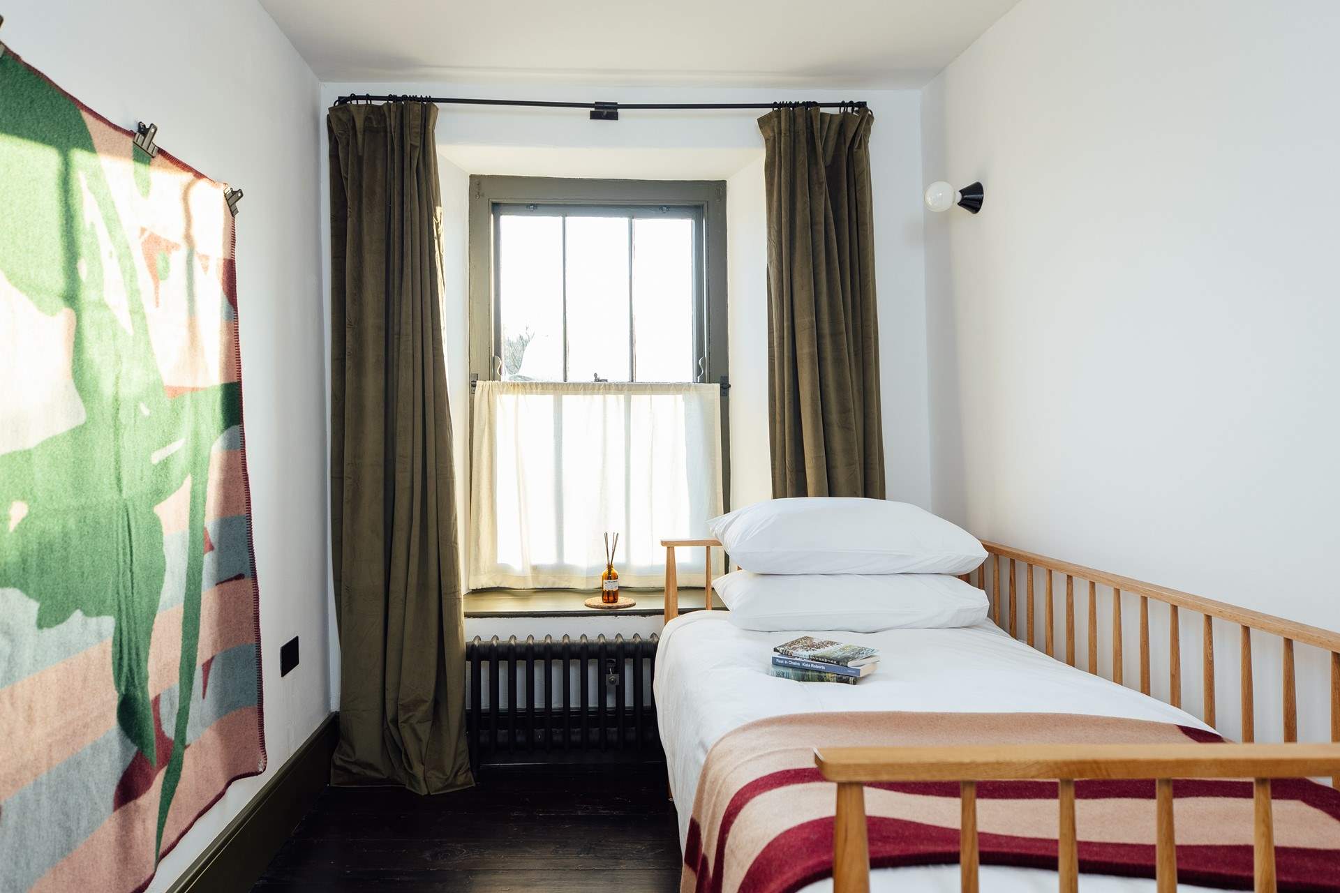 Rear facing bedroom 3, overlooking the garden. 