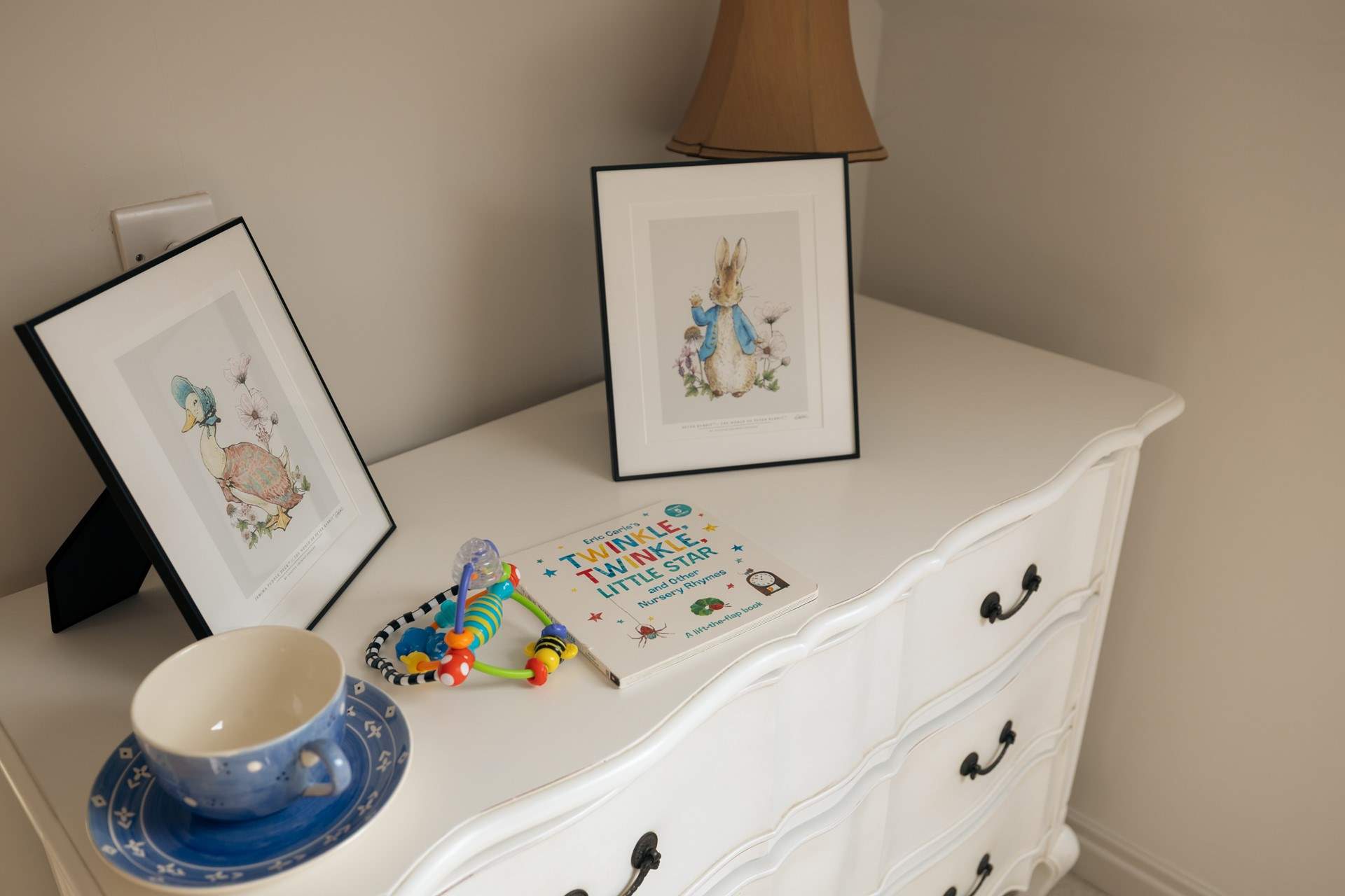 Holly Tree has children's books and games perfect for keeping the little ones happy and amused. 