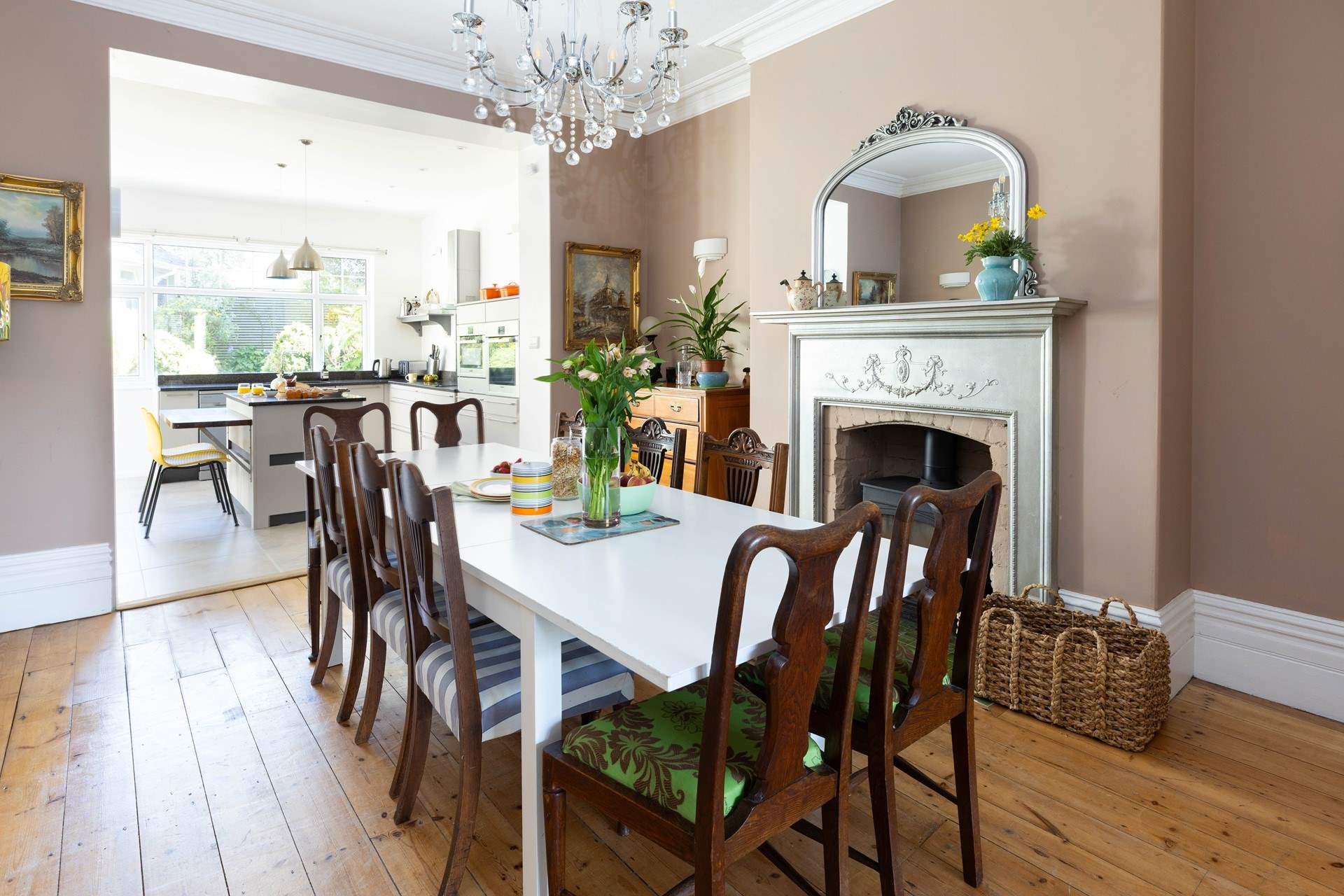 The dining-room has a cosy wood-burner for those relaxing hours spent chatting around the table. 
