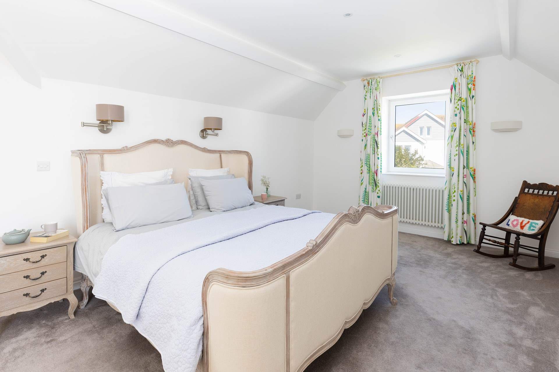 The principal bedroom on the second floor has the most wonderful sea views. 