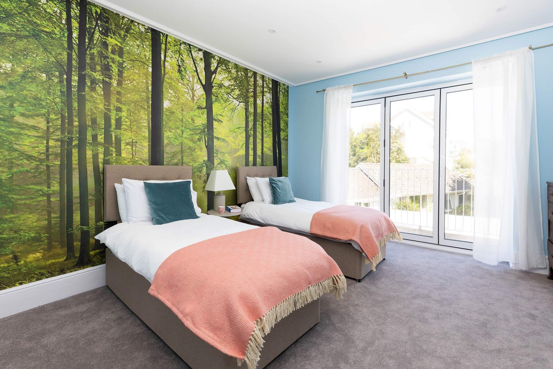 This bedroom can be set up as twin beds or a super-king for flexibility for your party (Bedroom 3). 