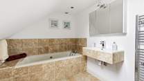 The spacious en suite bathroom.