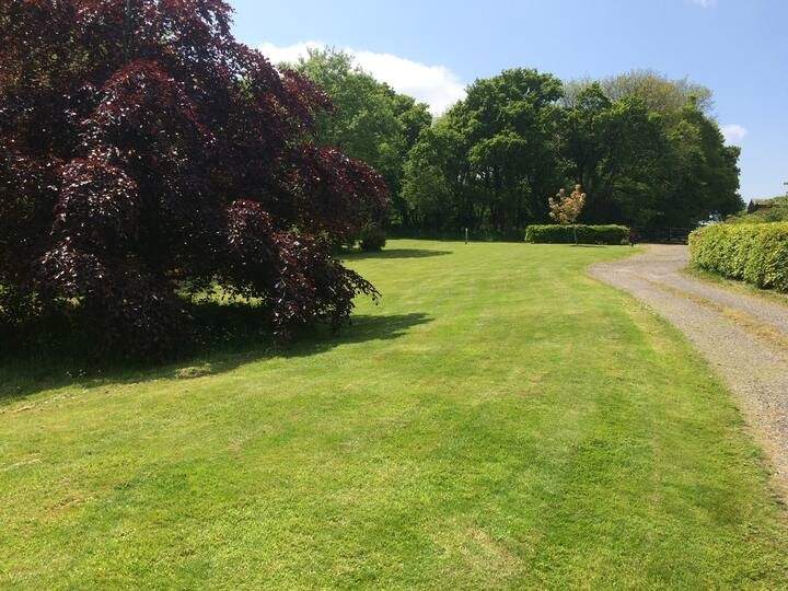The driveway up to Northleigh Barn and your private gravelled parking-area.