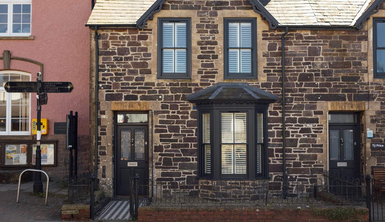 Understated, tasteful elegance awaits. Rheidiol Cottage, nestling in the heart of St Davids. has it all for a perfect Pembrokeshire break. 