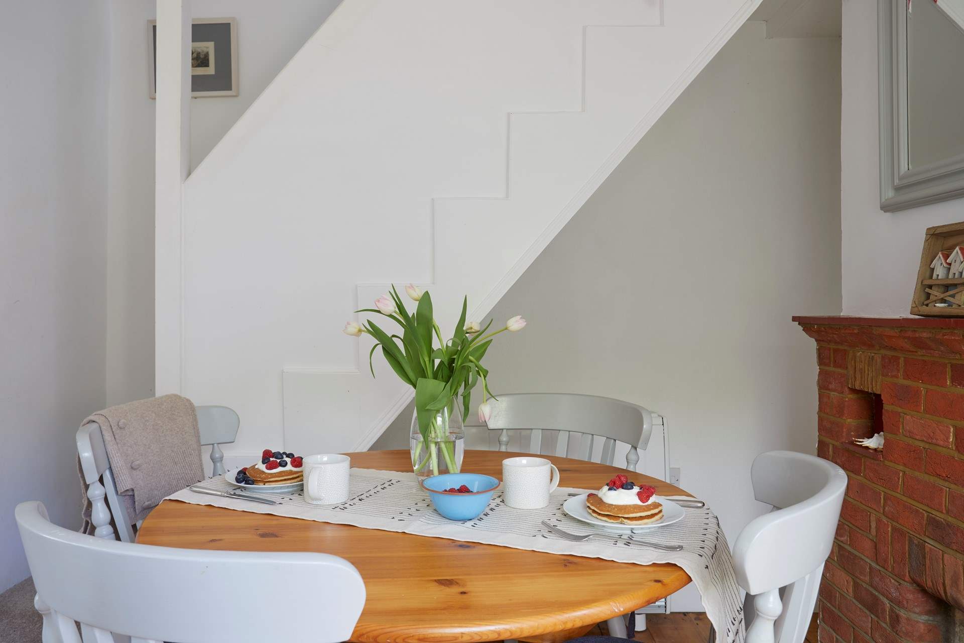 Enjoy family mealtimes together and plan your days ahead.