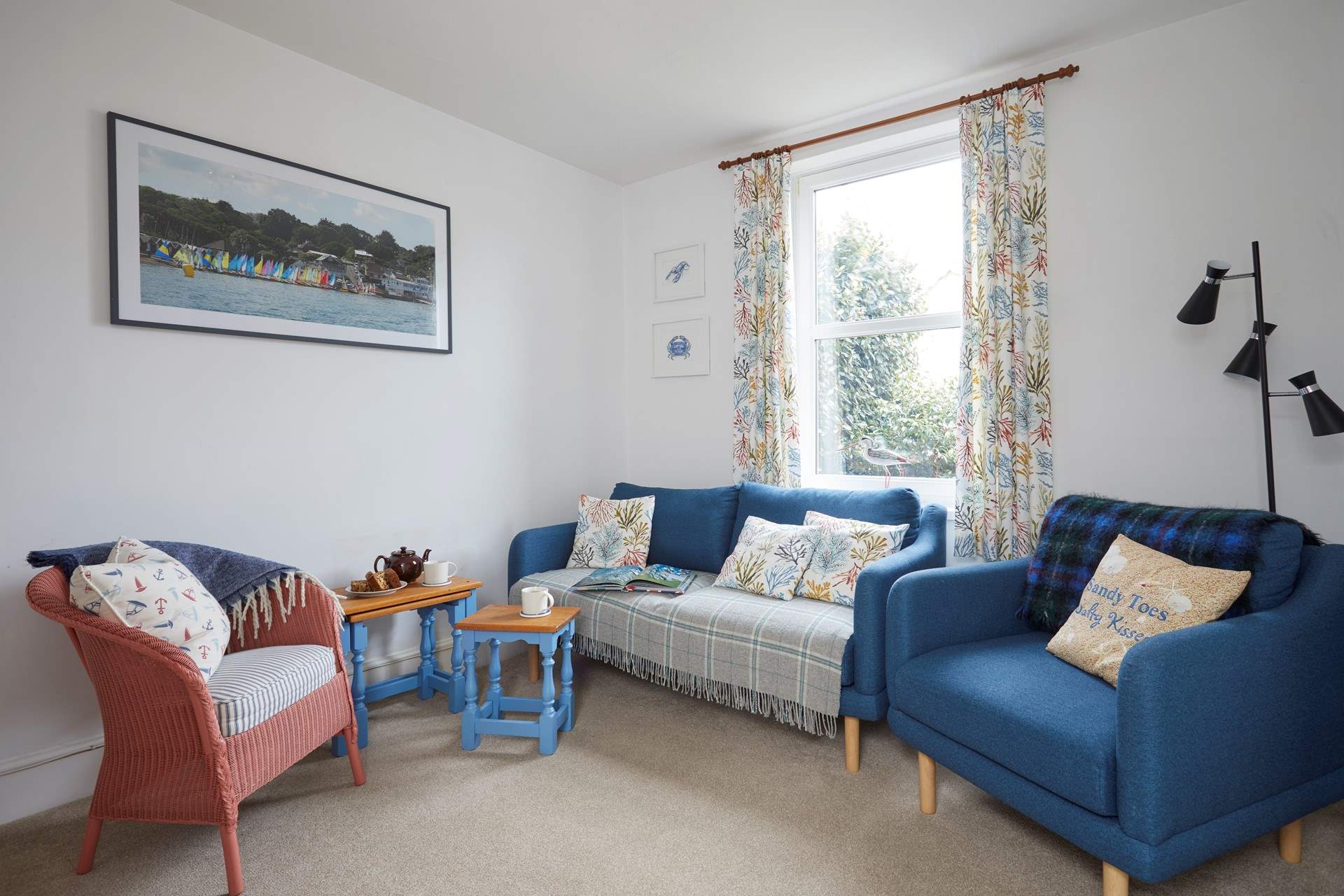 The light and bright cosy sitting-room.