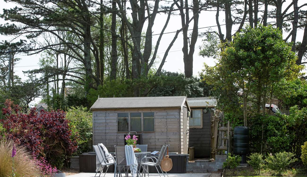 Gather friends and family around the barbecue, the perfect spot for al fresco dining.