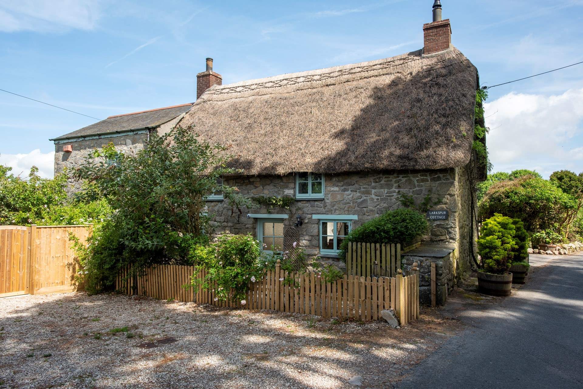 Larkspur Cottage is full of character and Cornish charm. Please do not park in front of the cottage, the area here belongs to the neighbours. Parking for Larkspur Cottage is at the rear of the property behind the wooden five-bar gate.