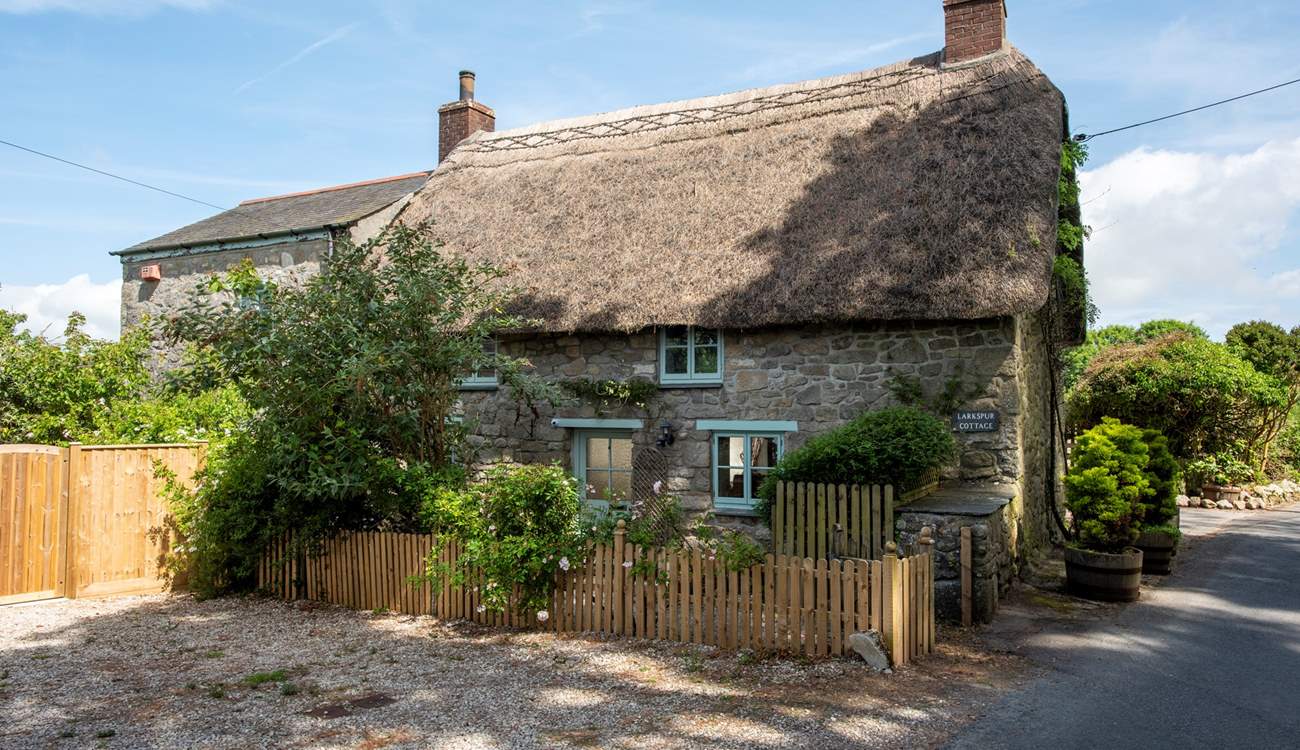 Larkspur Cottage is full of character and Cornish charm. Please do not park in front of the cottage, the area here belongs to the neighbours. Parking for Larkspur Cottage is at the rear of the property behind the wooden five-bar gate.