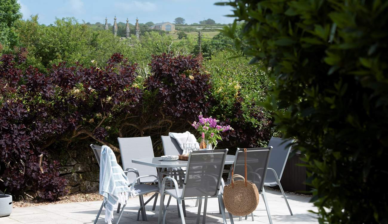 Lunch under a blue sky in this sweet setting.