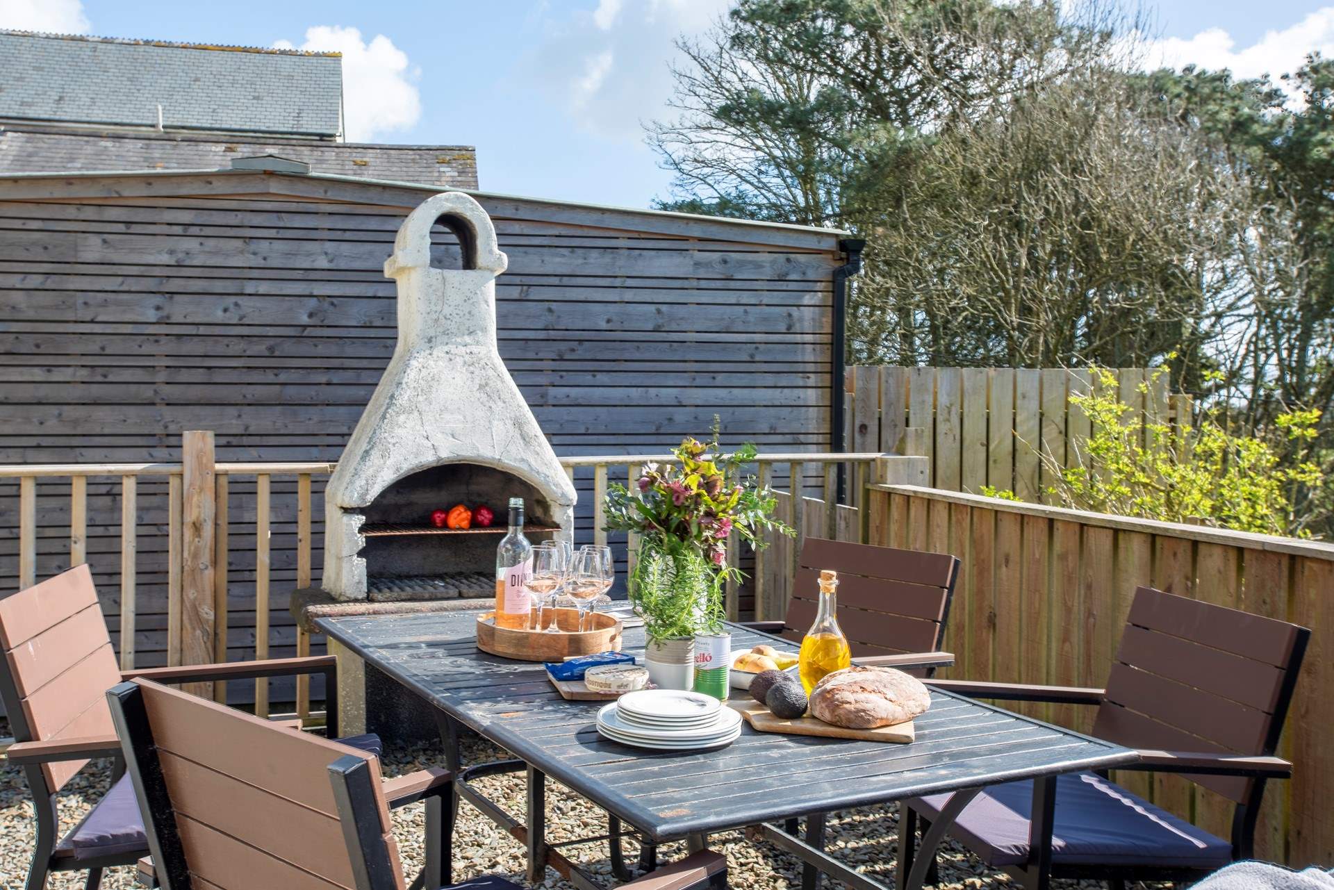 On balmy days fire up the barbecue and enjoy meals in the great outdoors.