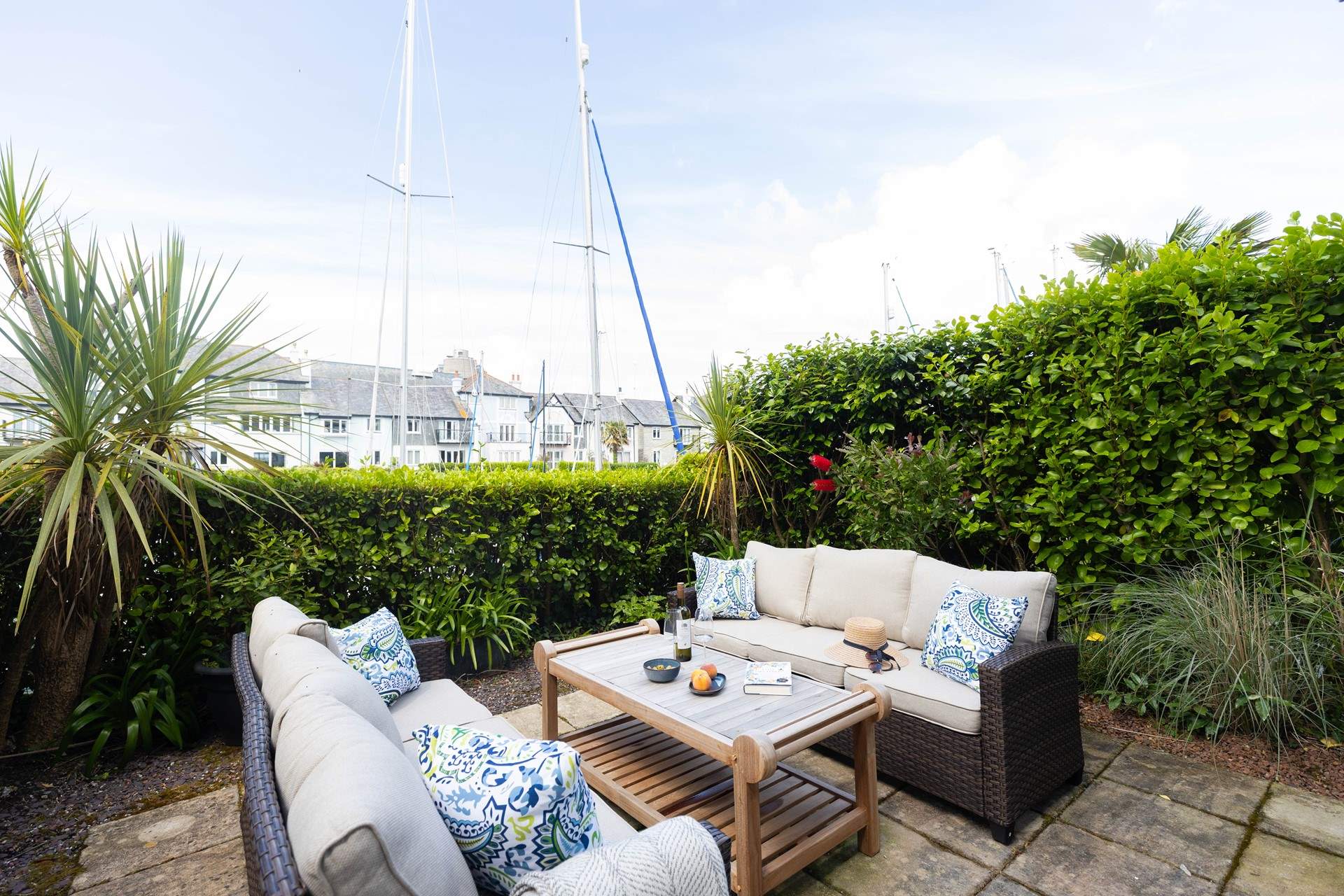 Sit back and relax in the sunshine listening to the clinking of the boat masts. 