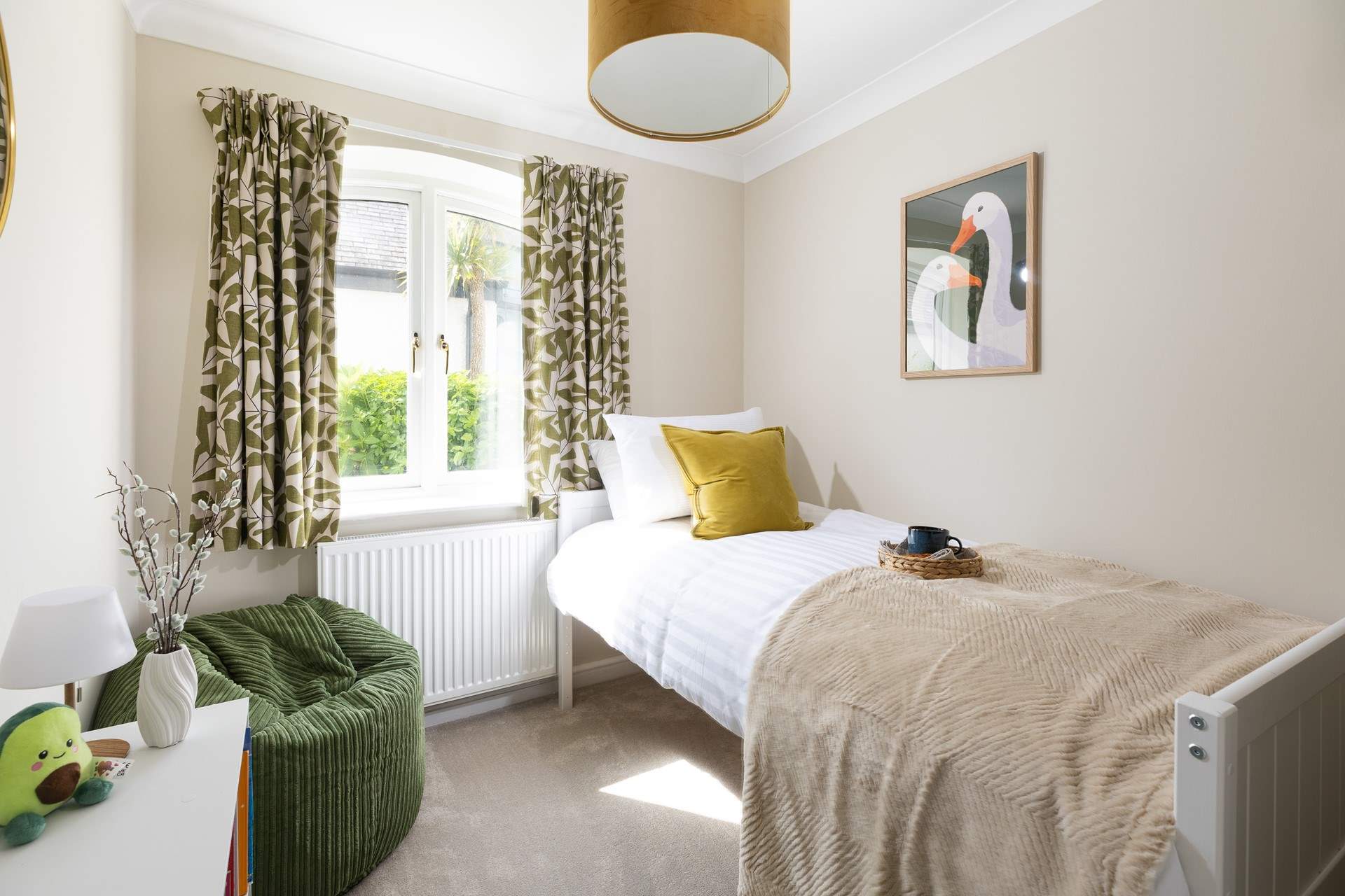 The sweet single bedroom. 