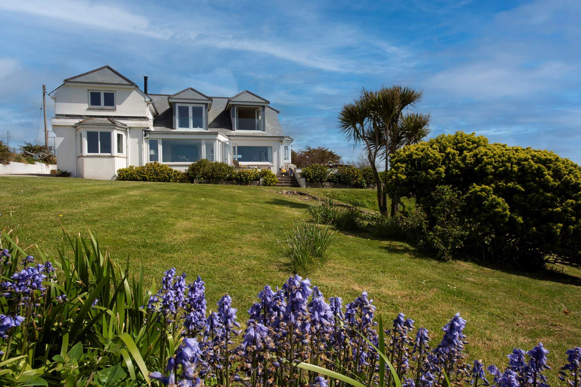 Col Ros is set in a beautiful landscaped garden.