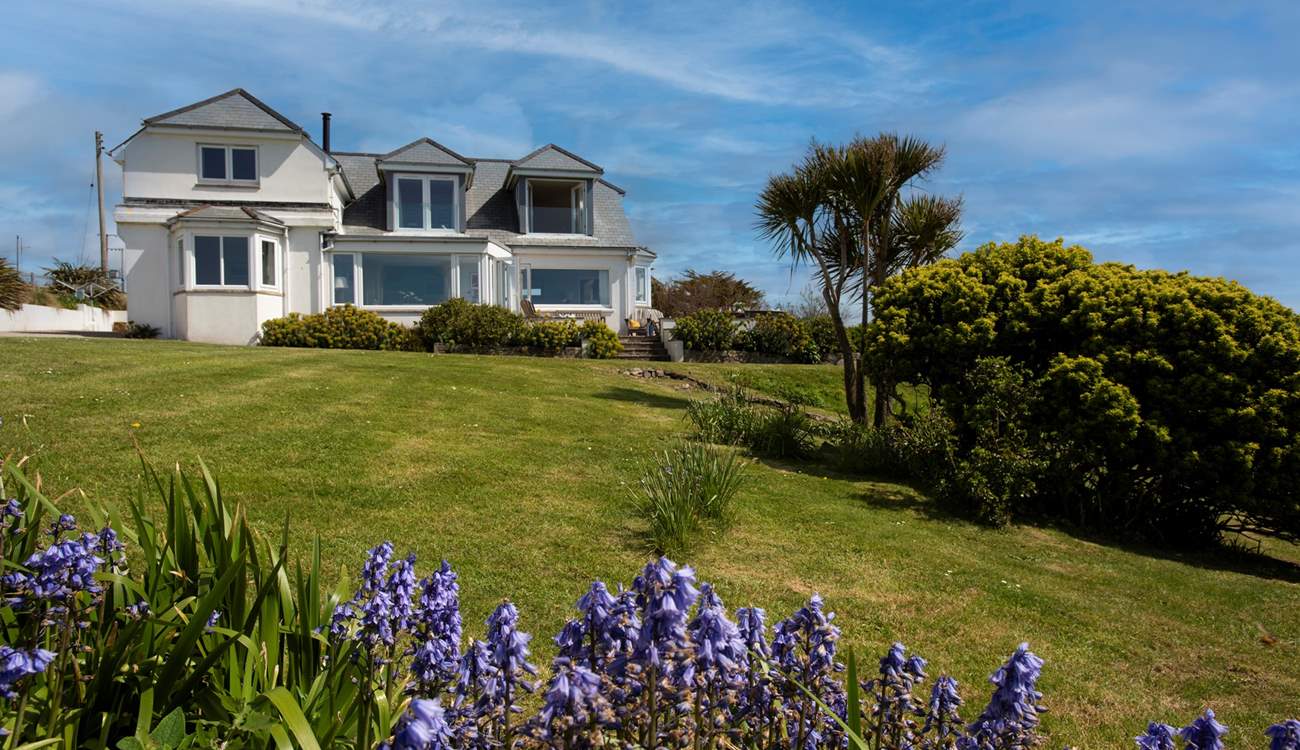 Col Ros is set in a beautiful landscaped garden.