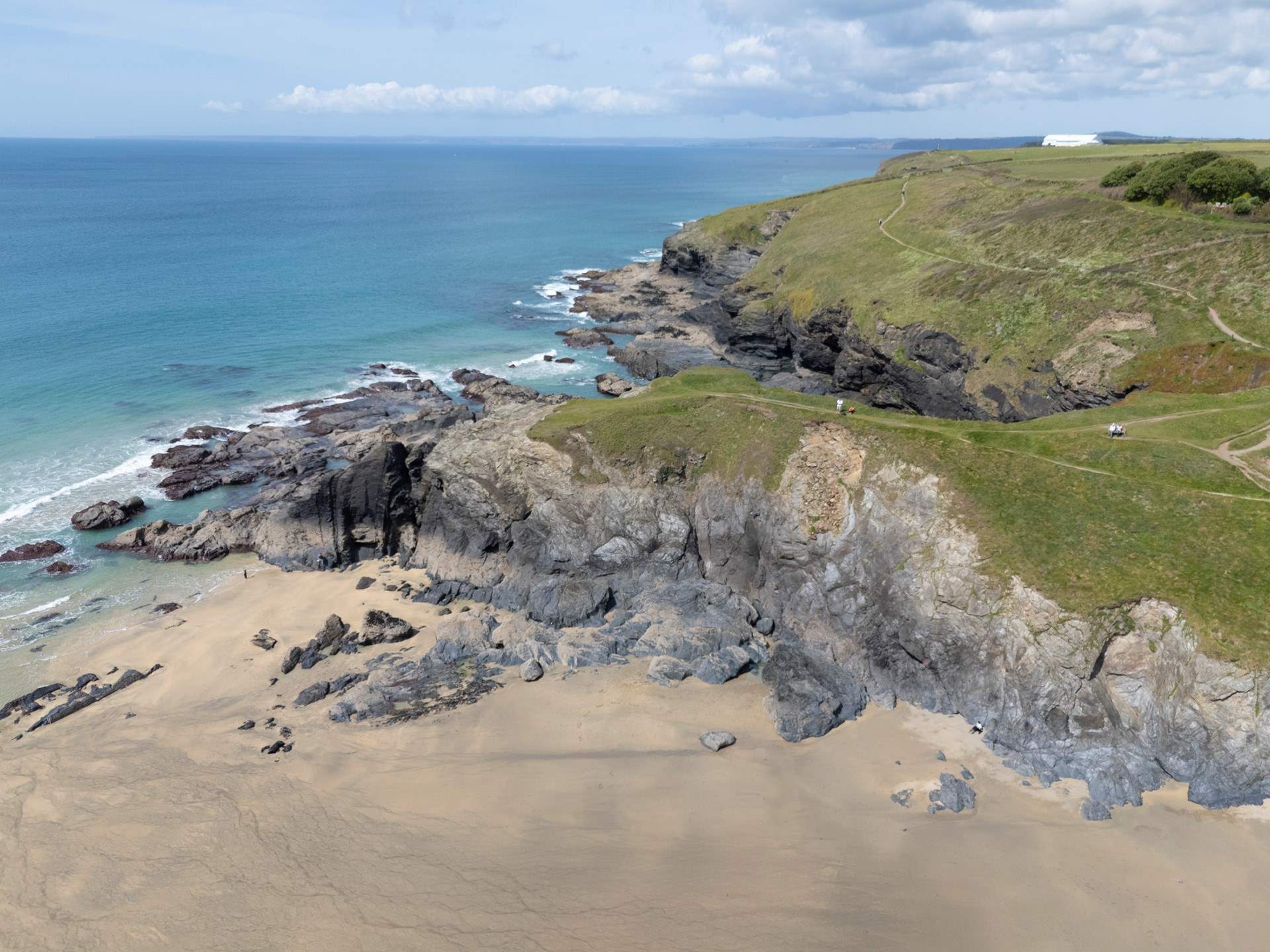 It is sheltered and nearby Mullion nature reserve, ideal for birdwatching.