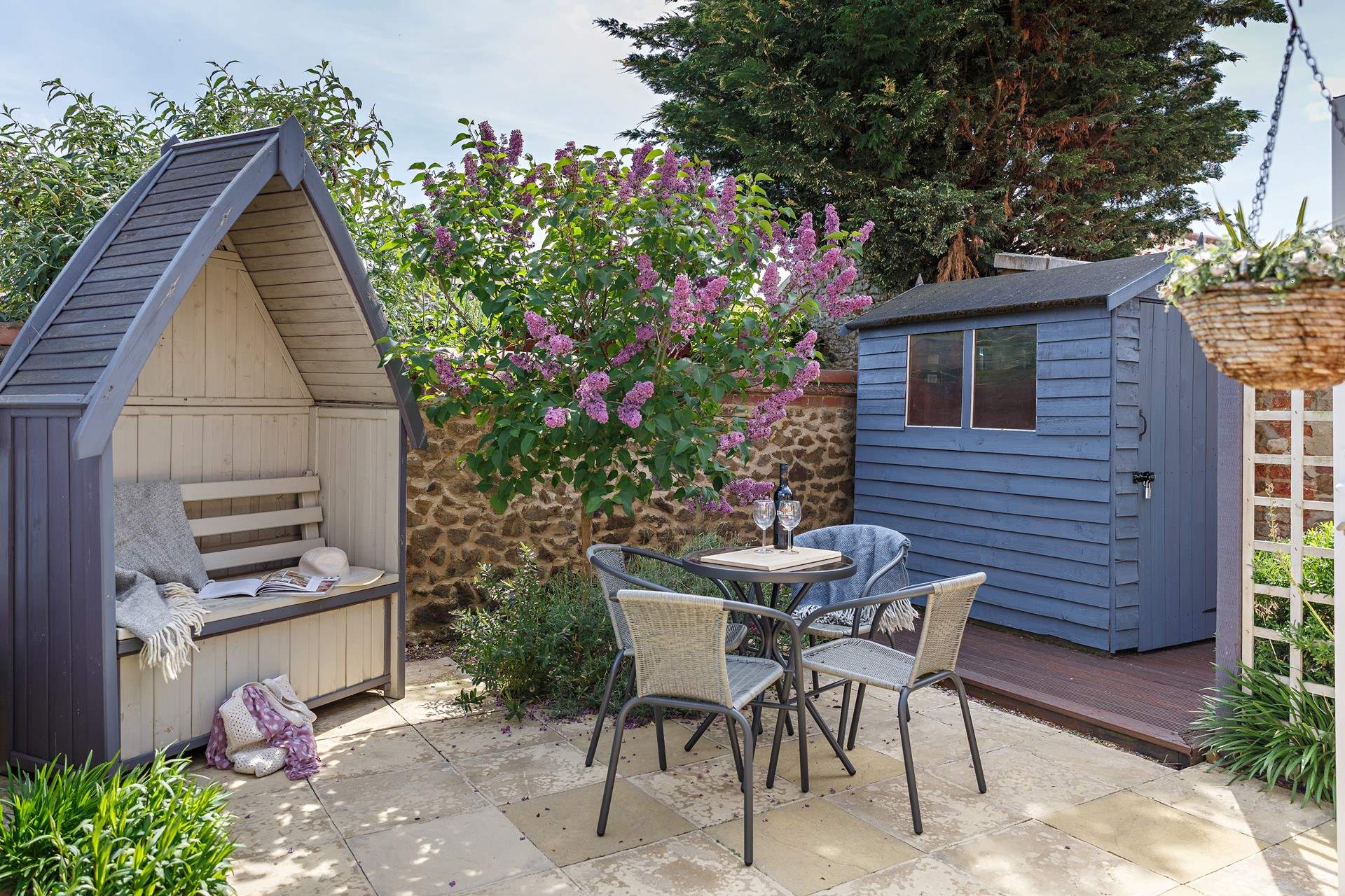 The rear garden is such a pretty spot. 
