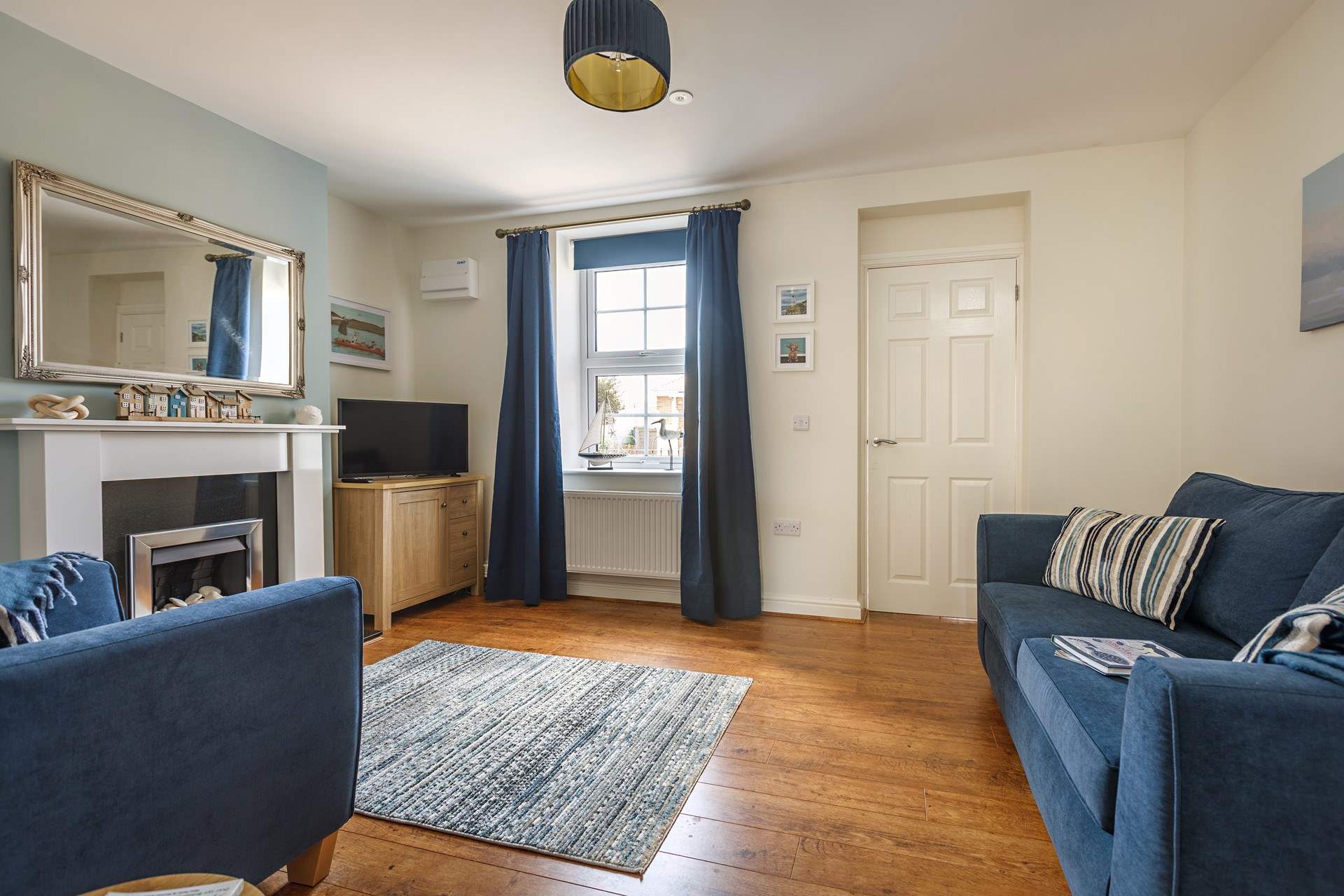 The sitting-room is beautifully furnished with a seaside theme. 