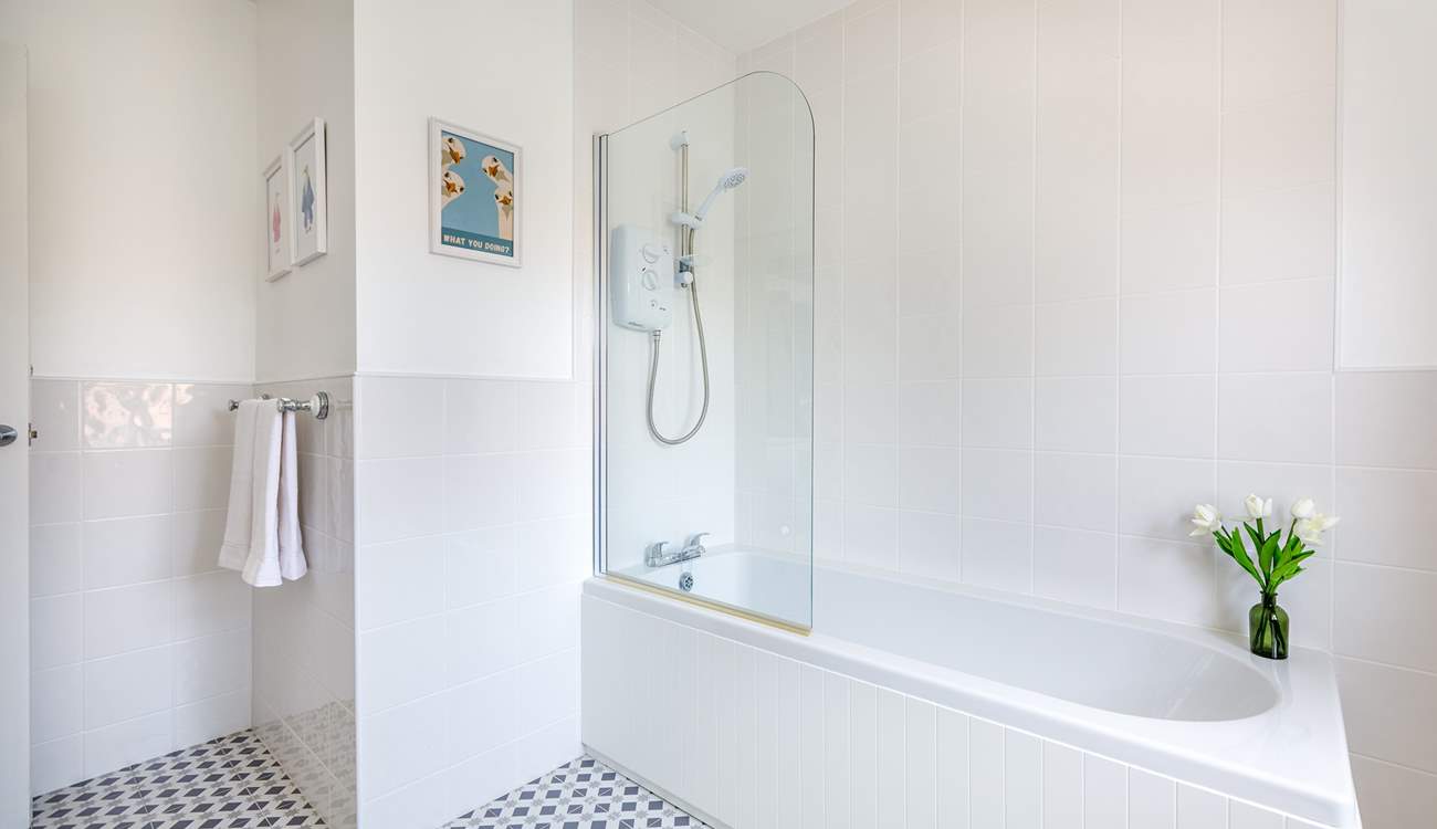 Enjoy a relaxing bath after a busy beach day. 