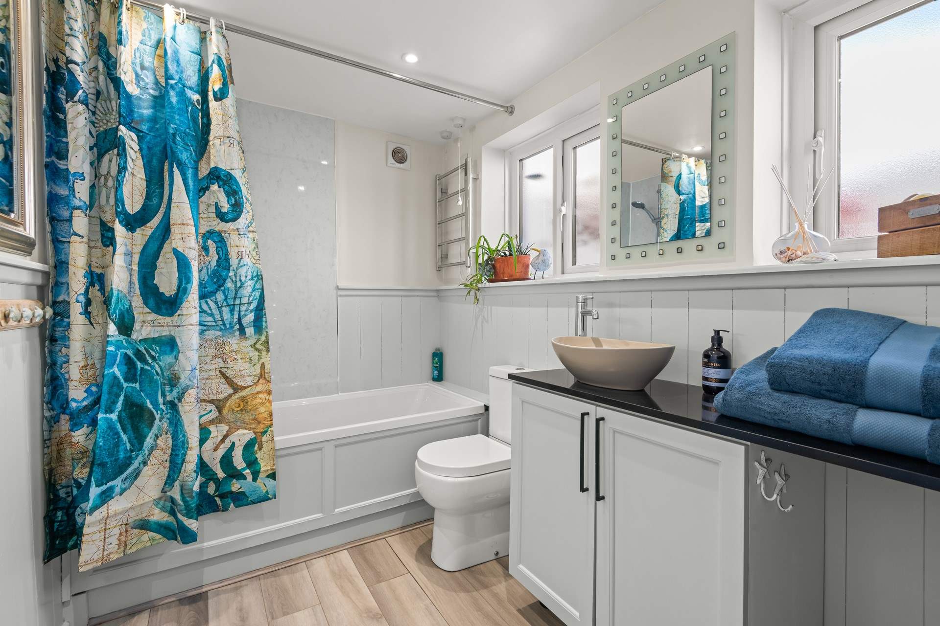 A bright and cheery bathroom.