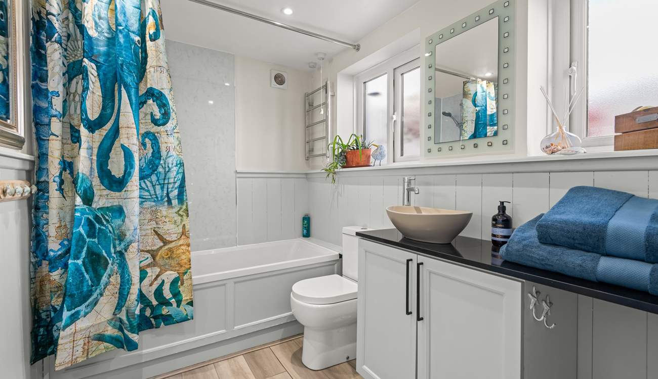 A bright and cheery bathroom.