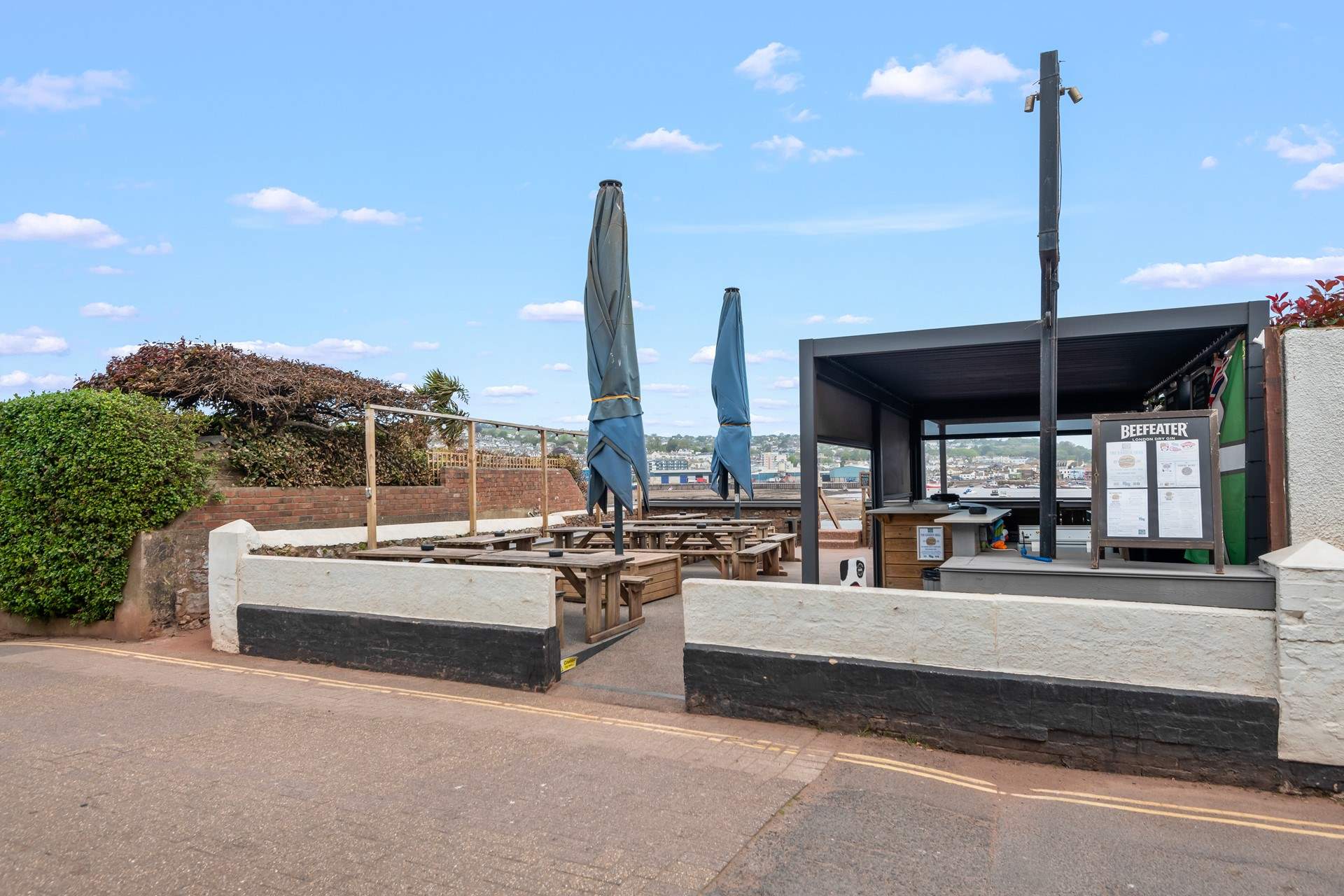 The Ferryboat Inn is super close (on foot), perfect for those evenings you don't fancy cooking, or wish to indulge in a local ale. Even more perfect is you can enjoy this establishment whilst sitting beachside.