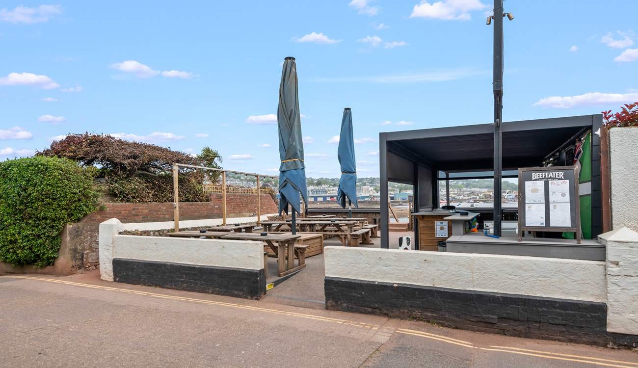 The Ferryboat Inn is super close (on foot), perfect for those evenings you don't fancy cooking, or wish to indulge in a local ale. Even more perfect is you can enjoy this establishment whilst sitting beachside.