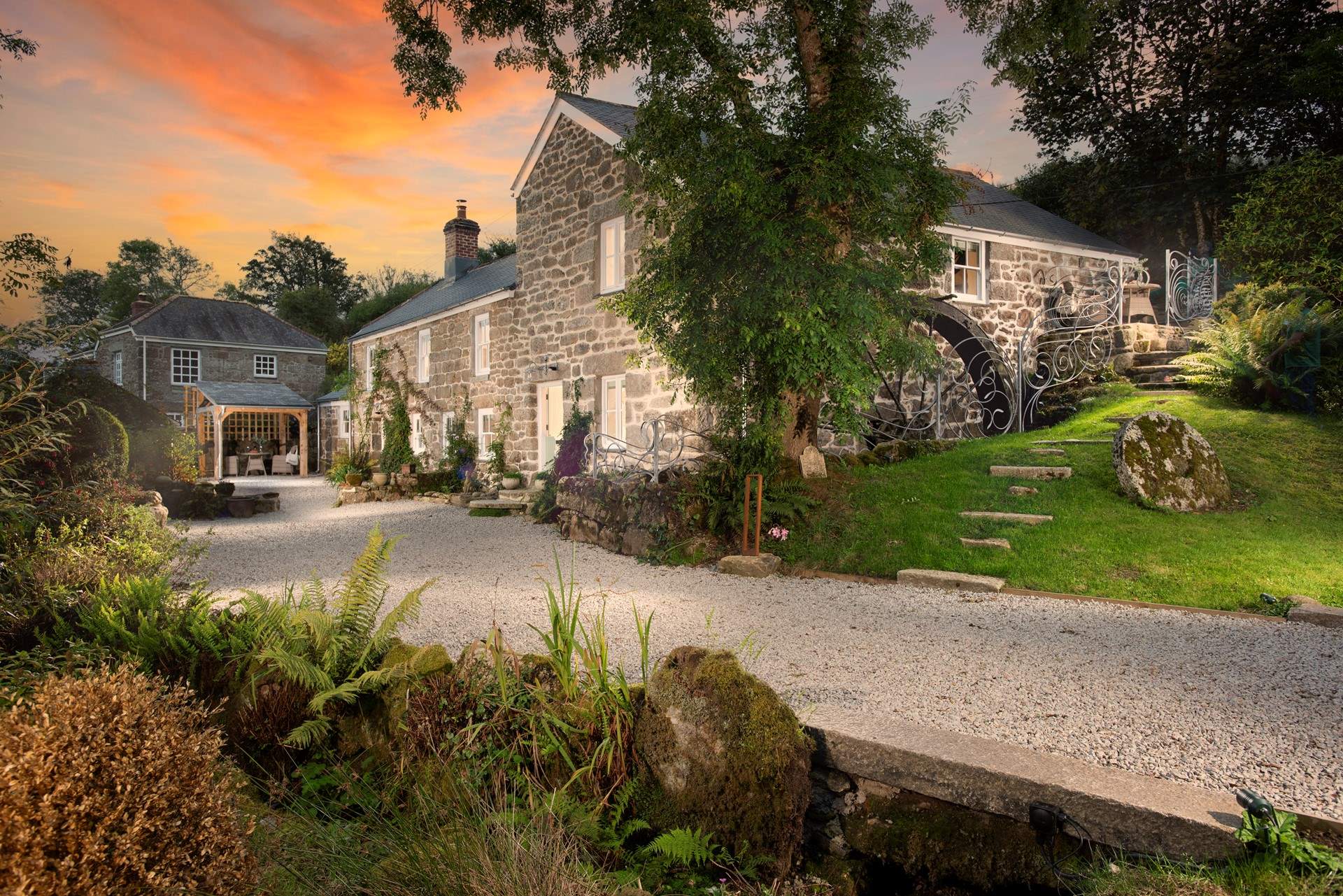 A stunning setting at dawn or dusk.