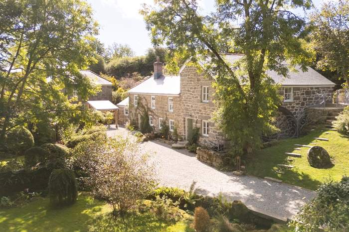 Clapper Mill is a 4 bedroom, dog friendly cottage near the beach near Penzance.